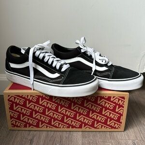 Vans Old Skool Sneaker in Black
